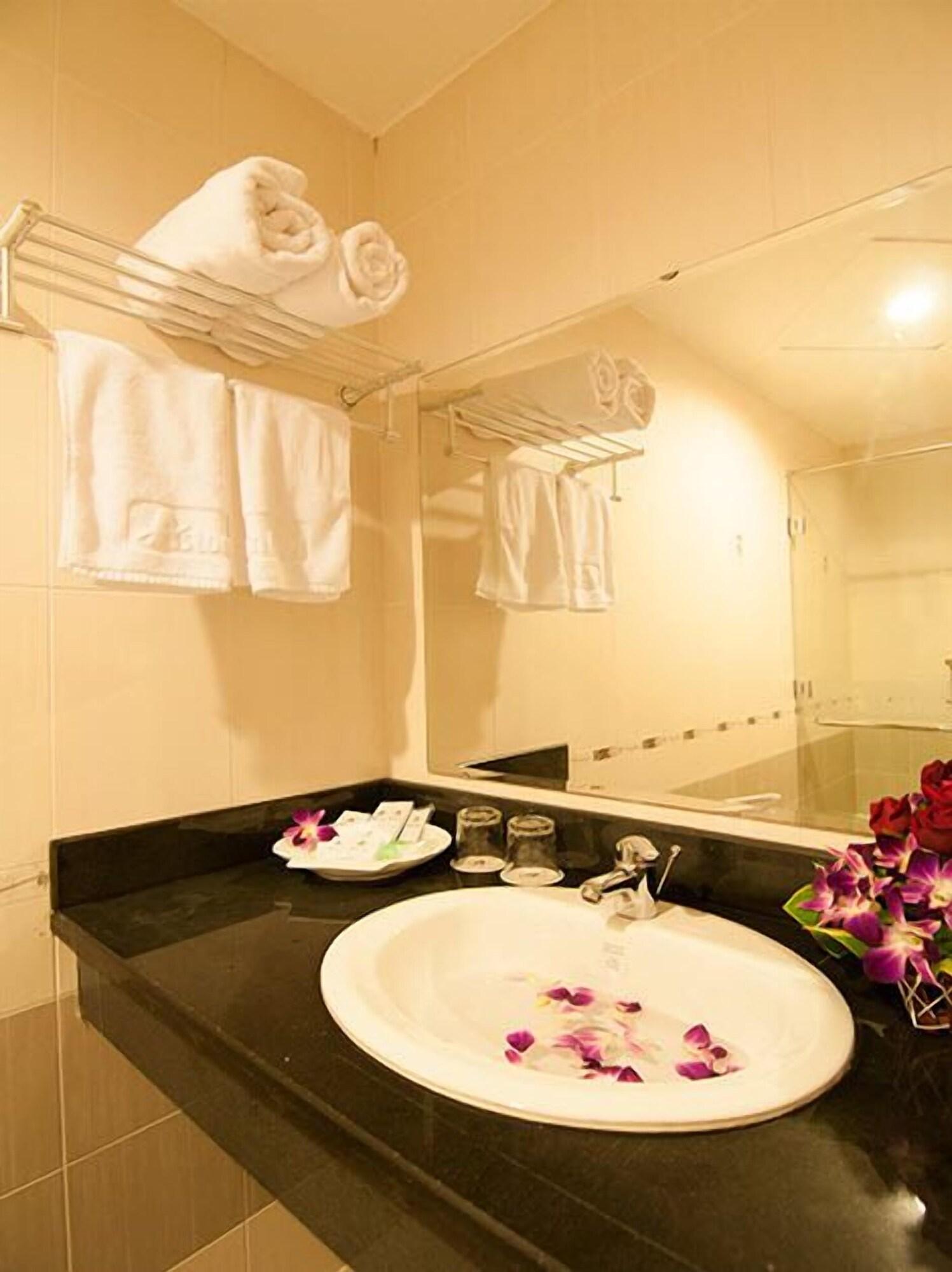 Hotel Valentine Saigon - Bui Vien Street 3*