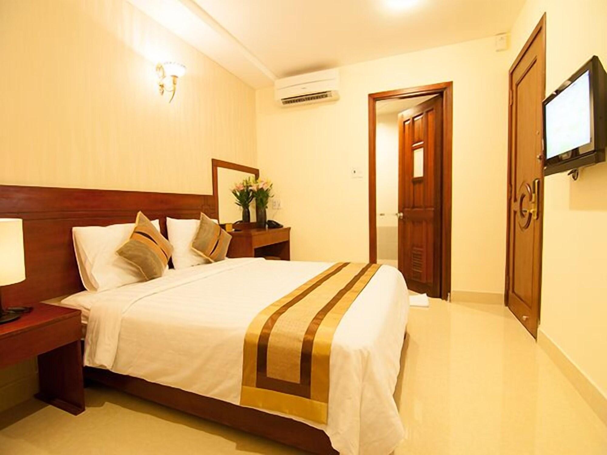 Hotel Valentine Saigon - Bui Vien Street